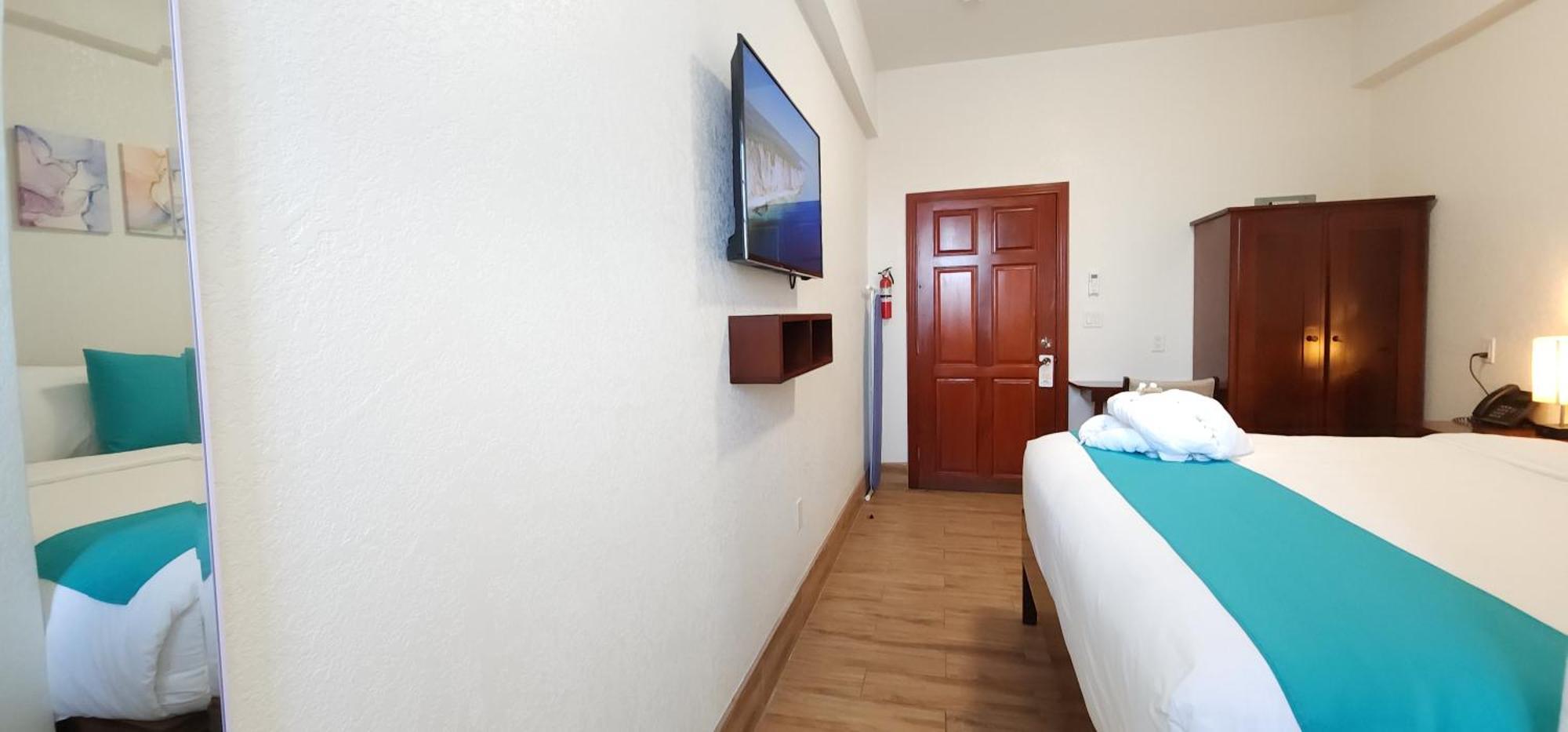 Voyager Sun & Reef Hotel San Pedro  Exterior photo